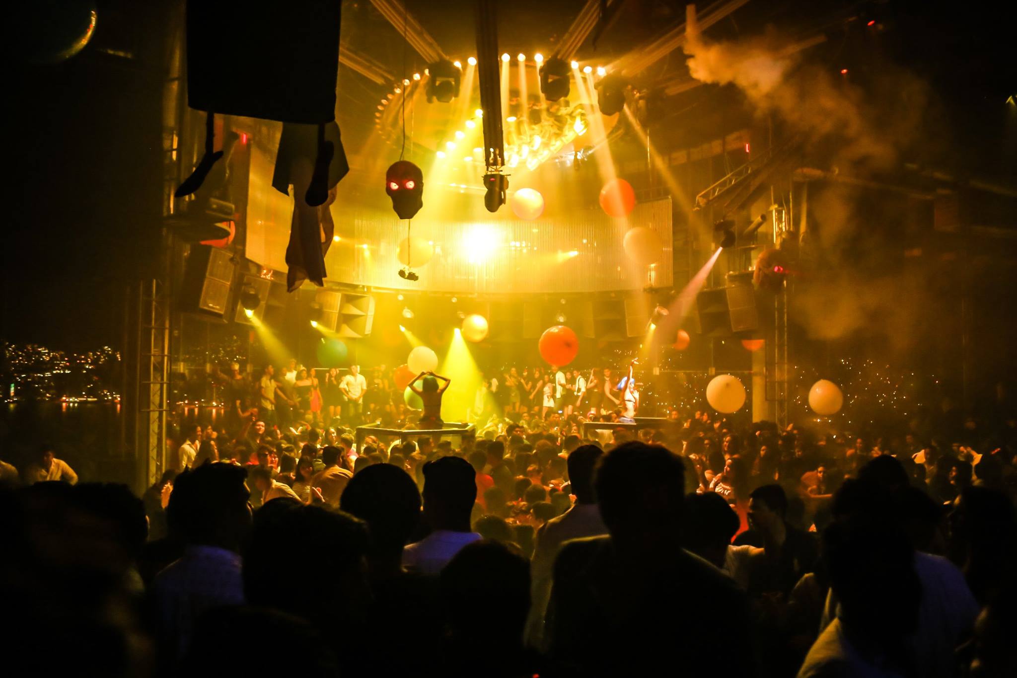 Guía completa y actualizada de los mejores antros en Acapulco