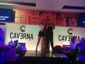 caverna bar nápoles karaoke canta bar