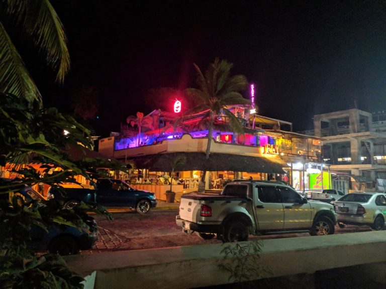 Play Pong Puerto Escondido