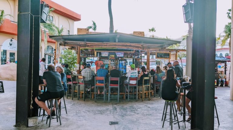 Uno Más? Bar Cabo San Lucas