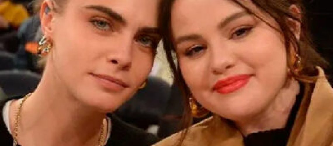 ROMÁNTICO BESO ENTRE SELENA GOMEZ Y CARA DELEVINGNE